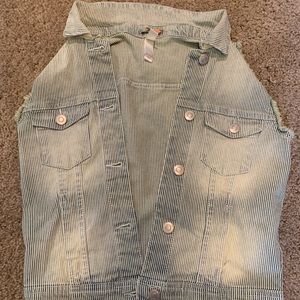 Girls sleeveless jean jacket